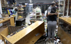 芝加哥逾百人打砸商店抢掠 警匪驳火有市民中枪13警受伤