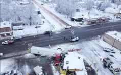 美国犹他州货车雪地超速撞入餐厅3伤