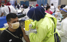 印尼民调指4成民众不愿接种新冠疫苗 总统带头影响力有限