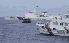 中國海警船在仁愛礁攔截菲方船隻片段曝光  雙方距離一度僅距約一米