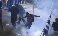 不满马其顿更名协议 希腊示威人士与警对峙