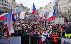 布拉格数千人示威 反对强制特定群组打疫苗  