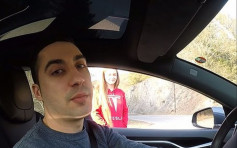 為測試Tesla自動駕駛系統 男子開車直衝向老婆