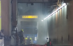 尖沙嘴酒店停车场货车起火 消防开喉灌救