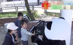 日本咖啡店老板娘扮熊猫自救 亲送外卖及扭气球予小朋友
