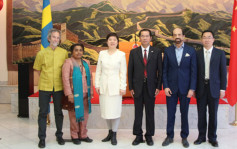 遭瑞典永久驱逐中国女记者曝光  曾访问南非前总统曼德拉