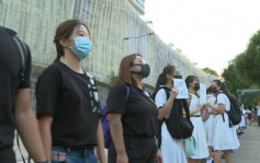 【修例風波】中學生九龍塘又一城對開達之路組成人鏈抗議