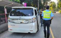 警放蛇打击「白牌车」 用$320租车拘两司机
