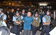【深水埗警署被圍】警施放催淚彈驅散 區議員黃學禮等多人被捕