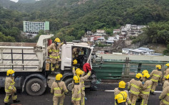 屯门公路泥头车撼货车 2司机受伤送院