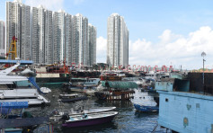 政府兩日清理香港仔避風塘14.5噸海上垃圾 發7張告票