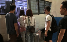 九龙城酒店扫黄拘10内地女 检安全套润滑剂