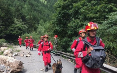 九寨溝再發生3.7級地震 救援隊徒步入熊貓海救人