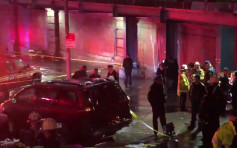 纽约曼哈顿唐人街汽车冲上行人路1死6伤