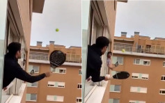 高空網球賽 意大利人窗外與鄰居打網球