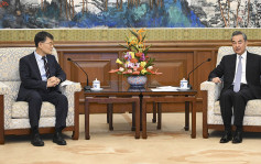 王毅分别会见南韩和印度驻华大使