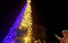 基辅圣诞树亮灯 市长：不容俄「偷走」圣诞节