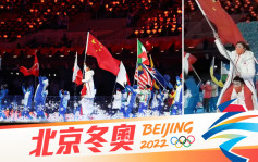 北京冬奥｜闭幕式上旗手骑膊马高举国旗 寓意：一起「高」举中国「梦」