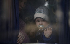 俄烏局勢｜半數兒童離開烏克蘭 聯合國：情況前所未見