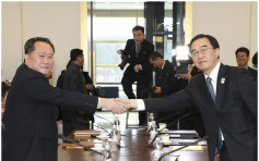 南北韩高级别会谈展开 会前双方握手互送新年祝福