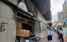 【修例風波】小米店門面招牌被焚毀熏黑 貨物文件散落一片混亂