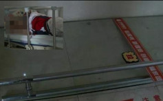 50公斤玻璃门突倒下 深圳6岁女童被压致头颅骨折