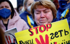 俄烏局勢｜全球掀反俄示威 羅馬逾500人俄大使館外抗議