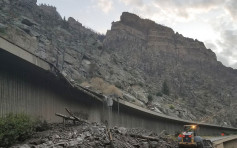 美西部山泥倾泻堵塞公路 108人被困一夜后脱困