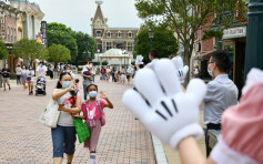 消息指政府考慮初七起重開部分處所 香港迪士尼為員工安排病毒檢測