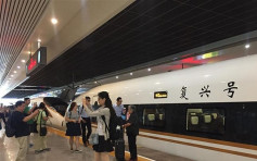 中国高铁复兴号投入春运