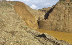 缅甸非法玉石矿场废土坍塌 至少36人生死未卜