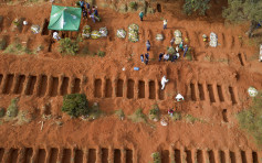巴西圣保罗公墓挖逾1.3万墓穴每5分钟1人下葬 总统：责任不在我