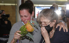 澳洲封锁近600天重开国际边境 亲友机场泪拥