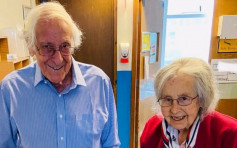 英90歲夫妻戰勝新冠肺炎同日出院 丈夫稱要好好康復照顧太太