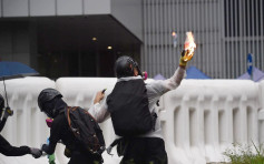 【逃犯條例】指暴力示威者蓄意焚燒水馬 警方斥破壞社會安寧