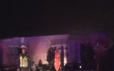 福州银川高速巴士翻侧两死52伤