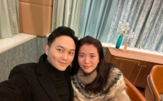 孖靚靚自拍賀結婚19周年 張智霖：跟我合照還會面紅的人