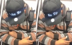 纽约男地铁补眠 戴LED帽徵「乘客闹钟」