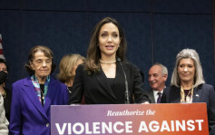 安祖莲娜祖莉现身国会活动 哽咽呼吁通过《暴力侵害妇女法》