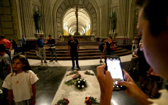 西班牙通过法令 可将佛朗哥遗骨迁出陵墓