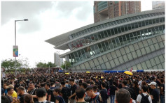 【尖沙嘴游行】游行人士占据广东道 刘颖匡呼吁示威者到游客区宣传诉求