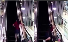 【去片】東莞女扶手電梯逆行滑倒 手指被夾幸只受輕傷