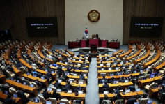 南韓戒嚴︱總統府首席秘書及室長等幕僚集體提出辭職  在野黨日內發起彈劾