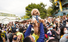 警海洋公园办爱护动物慈善活动 与近千市民共创拥抱狗狗世界纪录