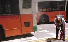 柴湾新巴冒烟起火 车长乘客急疏散无人伤