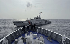 中國海警：依法對菲律賓侵闖黃岩島鄰近海域的3艘公務船實施管控措施