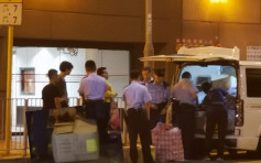 【逃犯条例】警荃湾搜支援物资车辆 小型货车内检头盔
