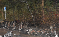 將軍澳警署對開火燒連環鐵騎 18車燒剩棚骨