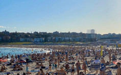 民众群涌晒日光浴 悉尼关邦迪海滩
