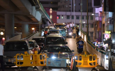【修例风波】示威者占据港九多处马路 巴士小巴暂停改道